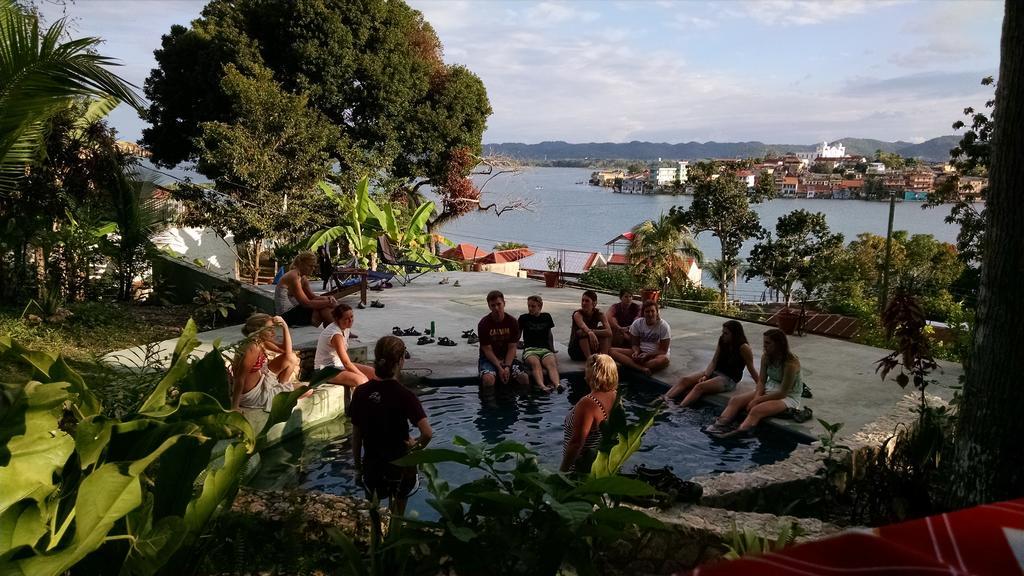Zapote Tree Inn ฟลอเรส ภายนอก รูปภาพ