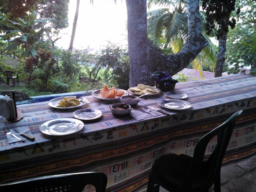 Zapote Tree Inn ฟลอเรส ภายนอก รูปภาพ