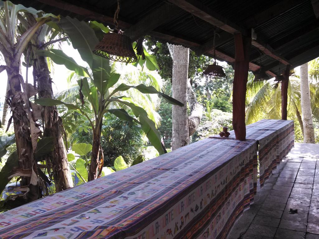 Zapote Tree Inn ฟลอเรส ภายนอก รูปภาพ