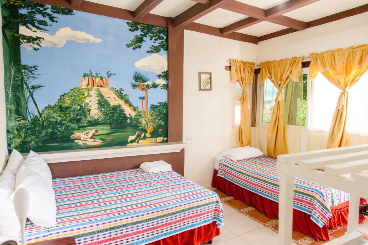 Zapote Tree Inn ฟลอเรส ภายนอก รูปภาพ